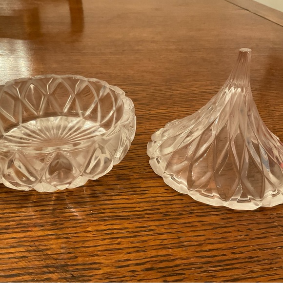 Hershey’s Crystal Kiss Covered Candy Dish new in box - Picture 4 of 8